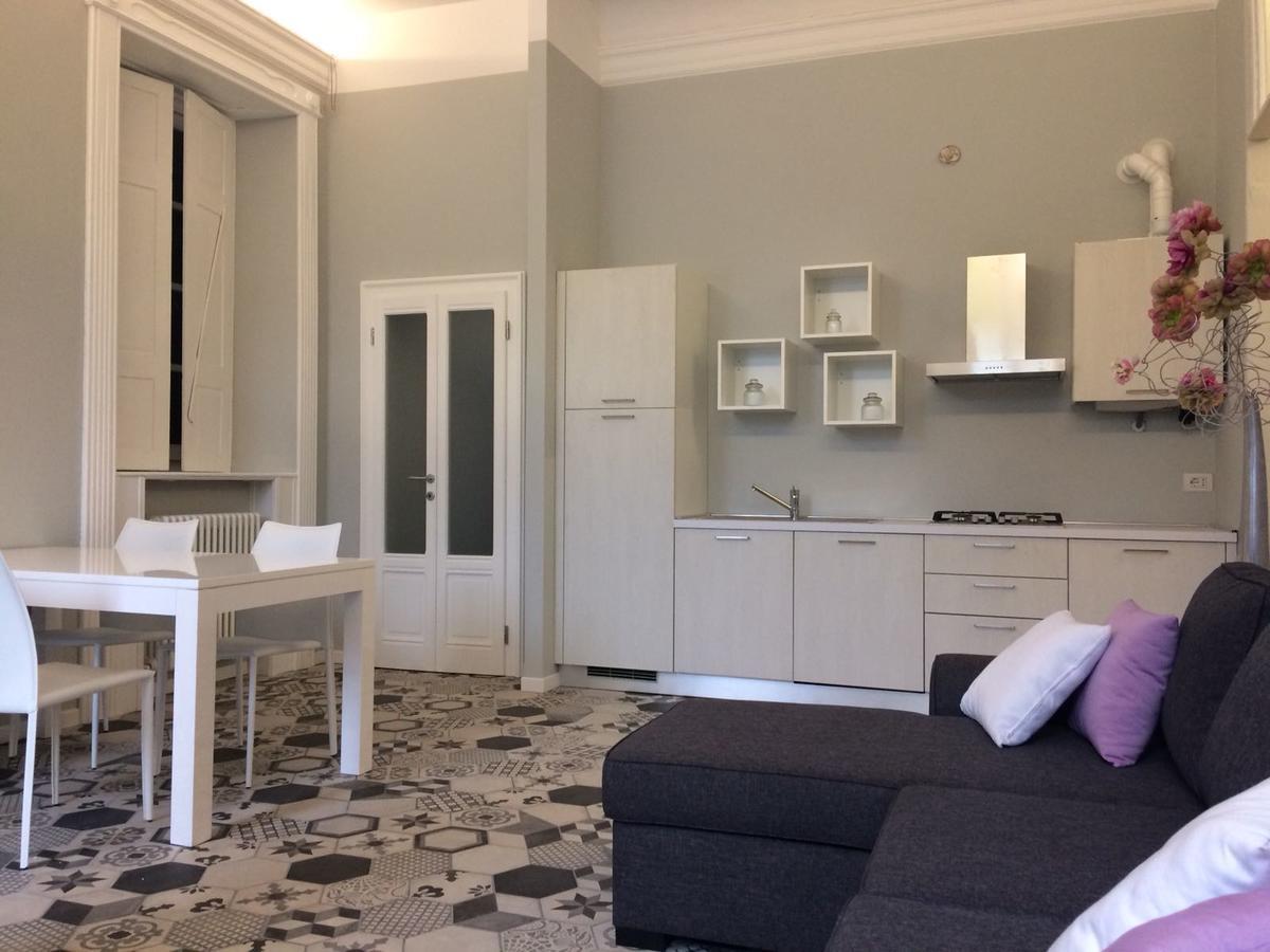 Garibaldi 1 Villa Angera Eksteriør billede