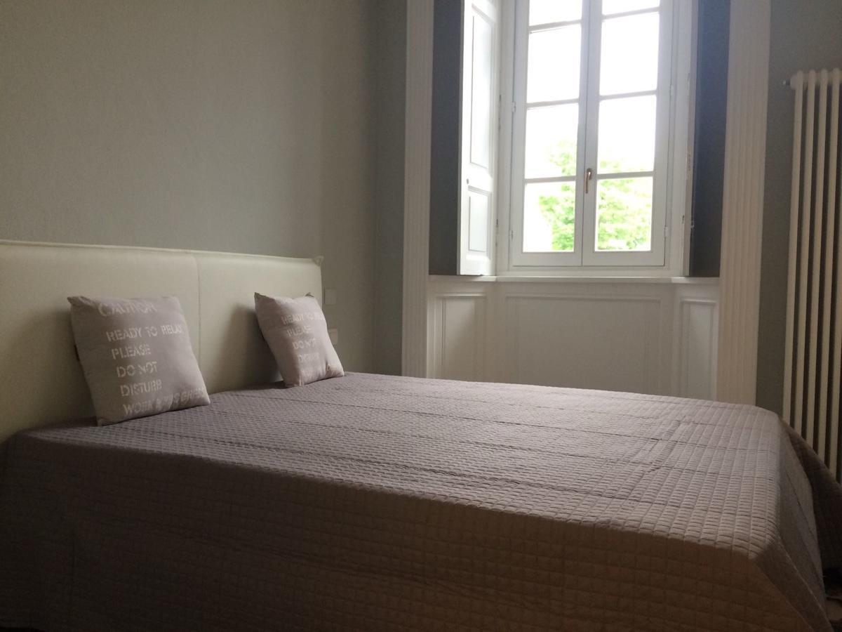 Garibaldi 1 Villa Angera Eksteriør billede