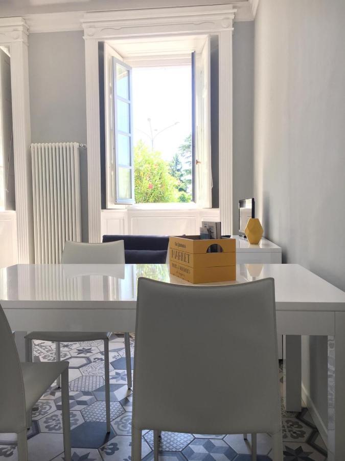 Garibaldi 1 Villa Angera Eksteriør billede