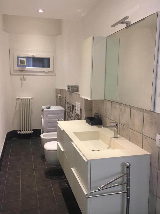 Garibaldi 1 Villa Angera Eksteriør billede