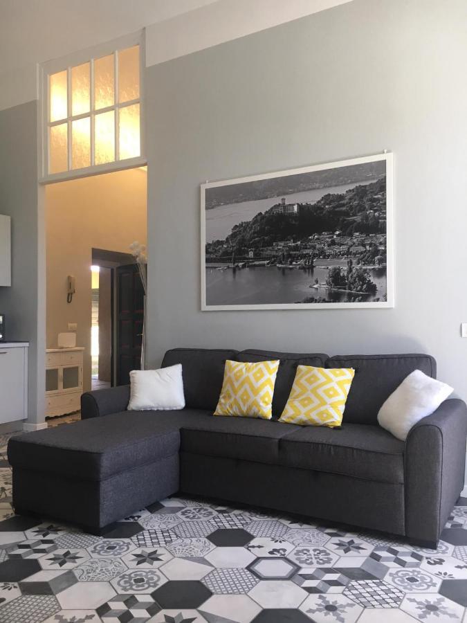 Garibaldi 1 Villa Angera Eksteriør billede